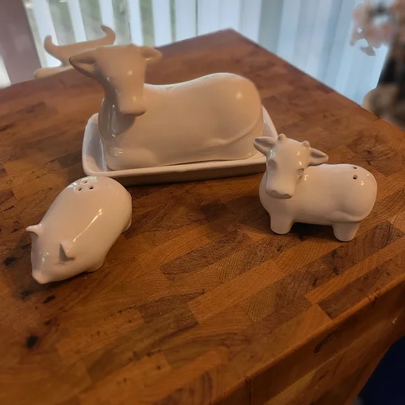 Butter tray and salt/pepper shakers - Picture 1 of 1